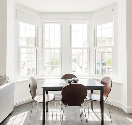 Kennington Apartment A/Apartment